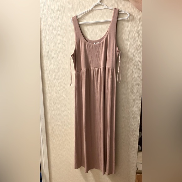 Thyme maternity midi dress - Picture 1 of 3